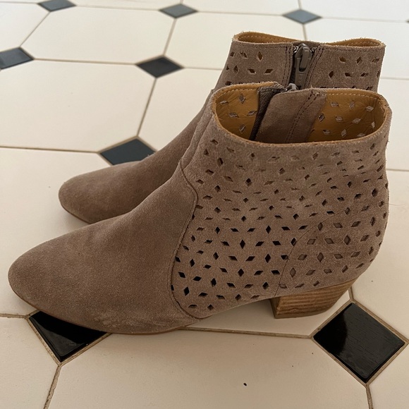Soludos Perforated Grey Booties Size 7.5 - Picture 3 of 6